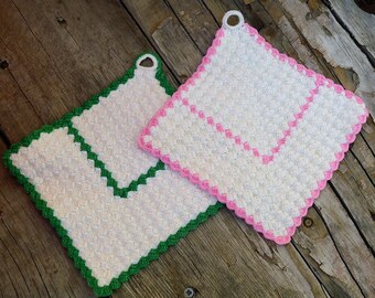 Vintage pot holder-crocheted pot holder-oven mitt-hot pad-crochet hot pad-trivet-handmade-farm house-kitchen decor-pink-green