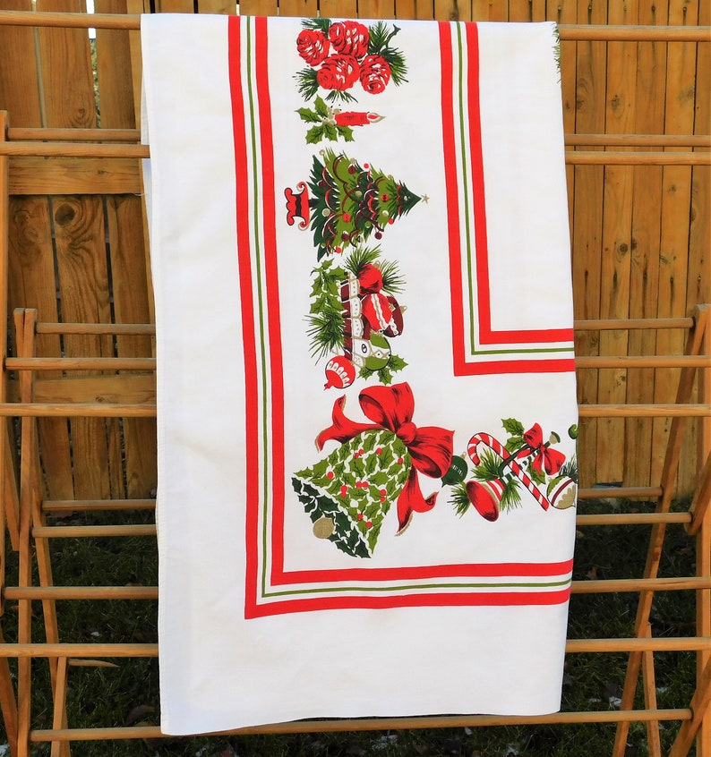 Vintage Linens-Vintage Christmas-Table linens-Christmas Tablecloth-Holiday Tablecloth-Vintage Tablecloth-Farmhouse