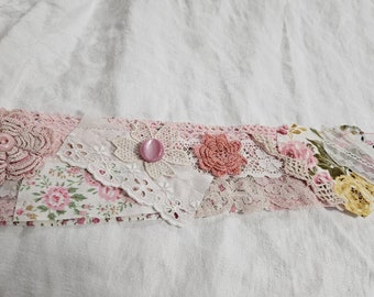 Snippet Roll Roses Pink White Vintage Lace, Hankies, Barkcloth, Buttons