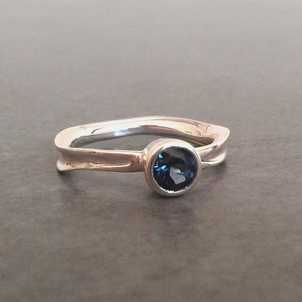 Elegant Blue Topaz Ring - Sterling Silver - Fluid Nature