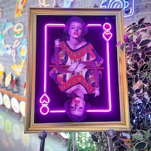 Marilyn Monroe Neon Art – Pink LED Heart on Playing Card Design | Vintage Pop Art Wall Decor