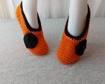 BLACK & ORANGE Hand Crochet Adult Slippers in ACRYLIC yarn / Fall / Halloween