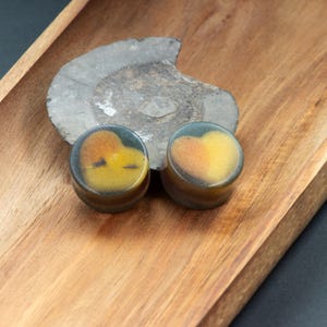 22MM (7/8&quot;) Plugs - Epoxy Resin Plugs - Stretched Ears - Heart in Black - Double Flare Plugs