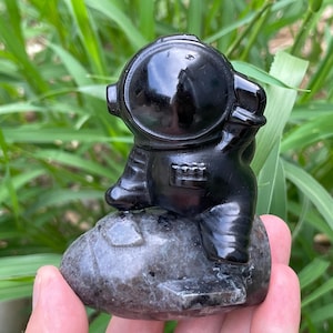 3.3''+ Natural Obsidian astronaut Yooperlite quartz rocket,Crystal Astronaut,Astronaut skull,Home Decoration Crystal Gifts 1pc