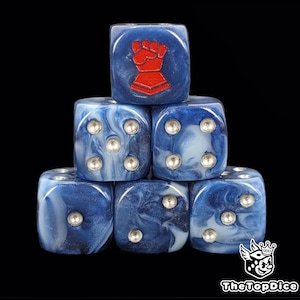 Red Fist Dice Blau Resin W6 für Grimdark Wargames, veterged Space warriors & taktische Sci-Fi-Streitkräfte in feindseliger Front.