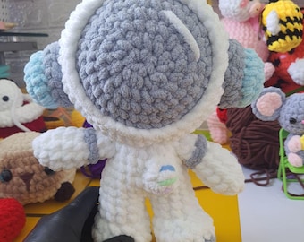 Handmade Crochet Astronaut Doll – Amigurumi Plush – Soft Stuffed Toy – Kawaii Space Gift – Unique Birthday Present for Kids or Collectors
