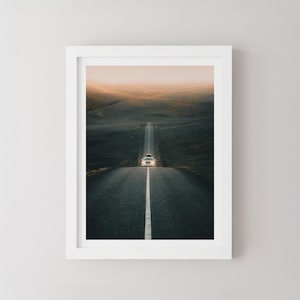 Stampa stradale islandese / Stampa artistica originale Toyota islandese, Stampa estetica del negozio islandese, Foto di paesaggio di viaggio islandese di Giulio Groebert