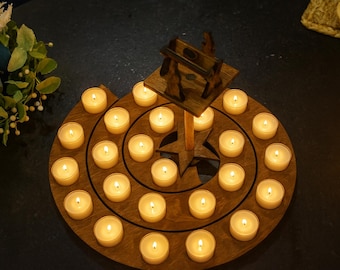 Rustikaler Spiral-Adventskranz-Teelichtkerzenhalter - Weihnachts-Countdown aus Holz mit Krippe, Weihnachtsmann oder Weihnachtsbaum-Mittelstück