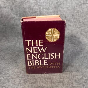 La nouvelle bible anglaise avec les apocryphes 1970 édition standard à couverture rigide