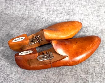Vintage wood shoe tree set (please read entire description)