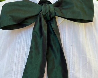 Deep green silk cravat, 19th century style