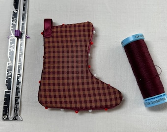 Burgundy and gold plaid silk boot-shaped pin keep