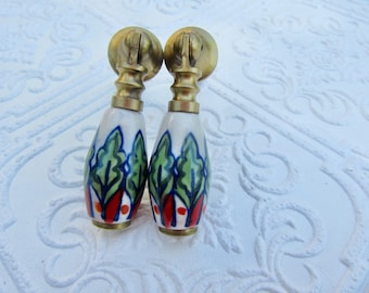 Hand Painted Ceramic Leaf Design Finger Pull in Brass