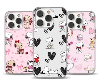 Puede incluir: Tres fundas para teléfono con diseños de Snoopy y Woodstock. Las fundas tienen fondos rosas y blancos con corazones e ilustraciones de Snoopy. Las fundas están diseñadas para adaptarse a un smartphone.