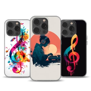 以下が含まれることがあります： 音楽をテーマにしたデザインの携帯電話ケース3つ。カラフルなト音記号と音符が特徴のケース、ヘッドホンをしたDJを描いたケース、黒い背景に鮮やかな滴るト音記号が描かれたケースがあります。