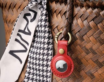 Handmade Leather AirTag Case, Snap‑Closure AirTag Key Fob Cover, Vintage Vegetable‑Tanned Leather AirTag Accessory