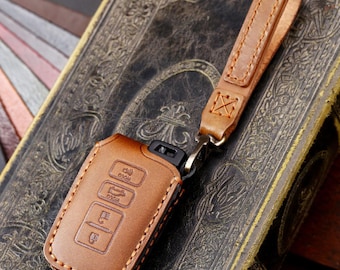 Personalized Toyota car key cover, suitable for old Toyota car leather key cover