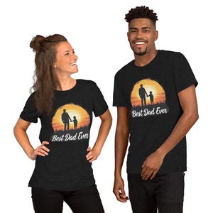 Sunset Bonding T-Shirt – Silhouette of Dad & Child with “Best Dad Ever” Quote | Perfect Father’s Day Gift Celebrating Cherished Moments