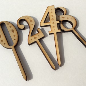 Wooden Number with inlay Cake Topper imagem 1