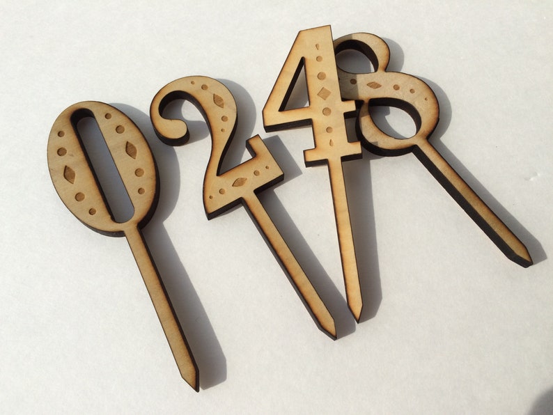 Wooden Number with inlay Cake Topper imagem 1