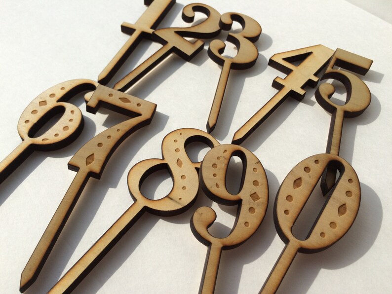 Wooden Number with inlay Cake Topper imagem 2