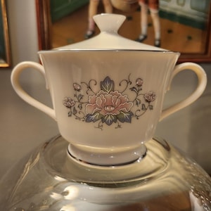 Lenox Sugar Bowl With Lid In Charleston Pattern