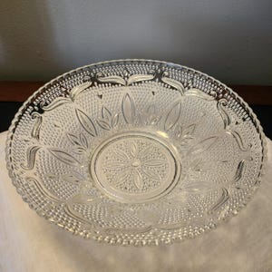 Vintage Federal Glass Heritage Serving Bowl 10.5” Diameter - Pretty Piece!