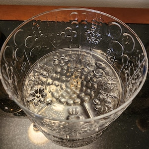 Iittala Scandianvian OIVA TOIKKA Nuutajarvi Flora Pattern Glass  Bowl 7 1/2&quot;