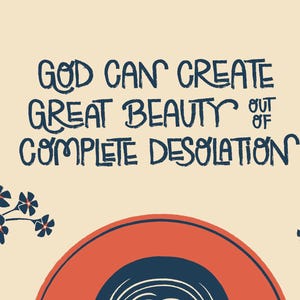 Puede incluir: Una impresi&oacute;n gr&aacute;fica de color crema con el texto azul oscuro GOD CAN CREATE GREAT BEAUTY OUT OF COMPLETE DESOLATION. El dise&ntilde;o incluye ilustraciones florales azul oscuro estilizadas a los lados y un gran c&iacute;rculo de color naranja.