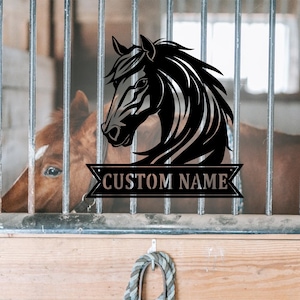 Enseigne d&#39;art murale en métal personnalisée cheval, enseigne suspendue en métal cheval, nom de ferme équestre, décoration de ferme, enseigne personnalisée de ranch de chevaux, décoration d&#39;écurie