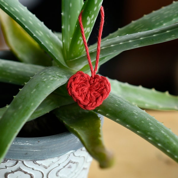 mini crochet  heart ornaments, crochet heart gift tags, hanging valentine hearts, mini crochet hearts, heart wedding favors, party favors