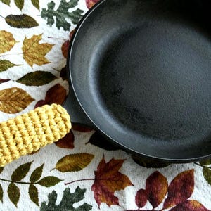 Handmade Crochet Cast Iron Skillet Handle Cover: Cotton Pan Cozy