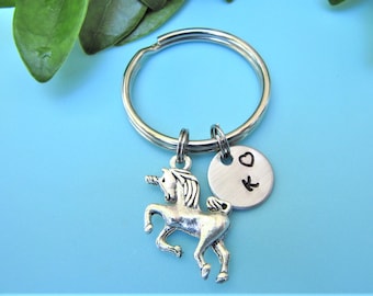 Llavero de unicornio personalizado: dije inicial, regalo para amantes de los unicornios