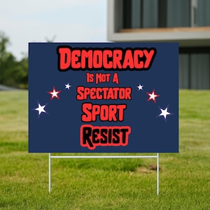 Democracy is not a Spectator Sport widerstehen Hausgarten-Yard-Schild, Anti-Trumpf-Yard-Schild, Politisches Yard-Schild, Trump-Protest-Schild, Anti-Maga