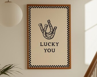 Lucky You Print: Arte mural retro con herraduras, póster de tablero de ajedrez del oeste, decoración que estimula la dopamina (descarga digital, vertical)