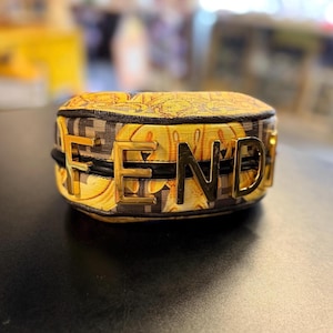 Torebka Nano Fendi kontra Versace