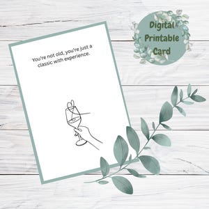 Carta engraçada: Você não é velho — você é um clássico, cheio de experiência! Cartão de aniversário, para baixar e imprimir