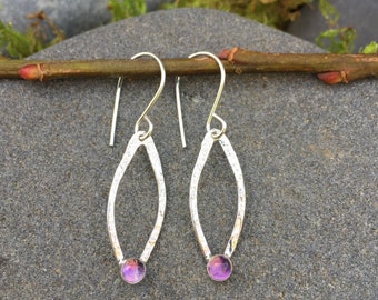 Sweet spot earring with gemstone