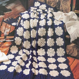 Crochet Pattern Snowflake Blanket Granny Square Motif Afghan Throw Snow Winter Printable PDF Download 1960 the vintage purl