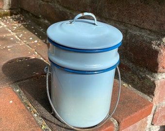 with lid graniteware Lovely vintage French enamel bucket