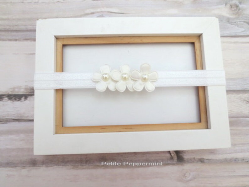 White baby head band infant headband girl hair bow toddler hair bow baby hair bow newborn Baby headband flower Baby headband