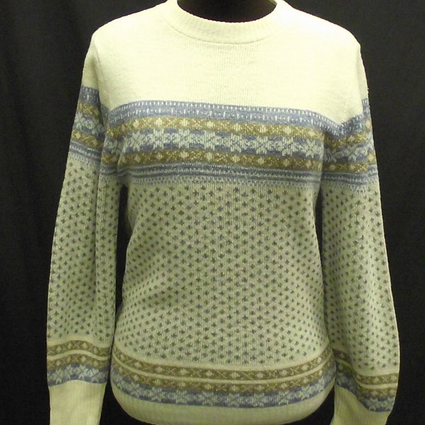 1970’s Custom Quality Cream Icelandic Blue Nordic Snowflake Pull Over Acrylic Sweater Sz M Winter Wonderland Warm Cottage Core Chic