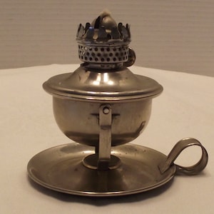 Krompläterad väggmonterad sidobord Fingerhållare Oljelamphållare Svängbar tank Återskapare Museum Historisk heminredning Primitiv belysning