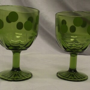 Anchor Hocking smaragdglas söndagsglas med gröna prickar och målade accenter runda banansplitter semesterdelikatesser dessertservering mid-century mod