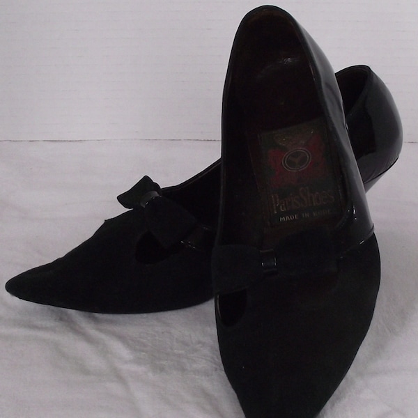 1950’s Paris Shoes Patten Leather Velvet Bow Accent Pointy Toe Shoes Sz 7.5 Thin Kitten Style Heel Sexy Footwear MCM Retro Cocktail Evening