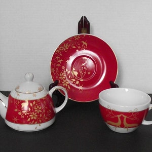 Sorelle Fine Porcelain Single Serve Tea Set Reindeer Red White Gold Gilt Christmas Gift Ready MIB Stackable Hot Cocoa Cookies Elegant