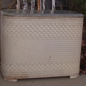 Redman Clothes Hamper Wicker Wood Frame Footed Home Décor Storage Housewarming MCM Mod Beach House Laundry Trendy Furnishing Memorabilia