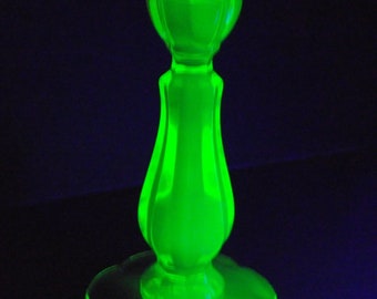 Pair Vaseline Uranium Candle Sticks Flower Pedal/Pie Crust Base Bright Vivid Decorative Home Furnishing House Warming Wedding Collectible