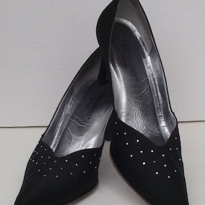 1990-tals Rangoni Firenze Pumps Storlek 8B Svart Spetsig Strass Tå Dekolletage Klänning Formell Sko Bröllopsskor MOB MOG Brudtärne Rockabilly Retro Mad Men