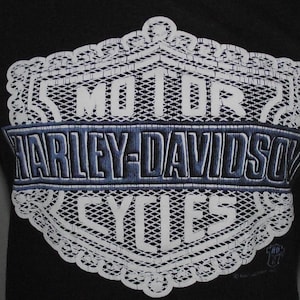 1987 Vintage Emblema 3D Harley Davidson Camiseta sin mangas Borde de encaje Sz XL Holoubek Marca Camiseta Motor City HD Westland Mi Motocicleta Mama Chic